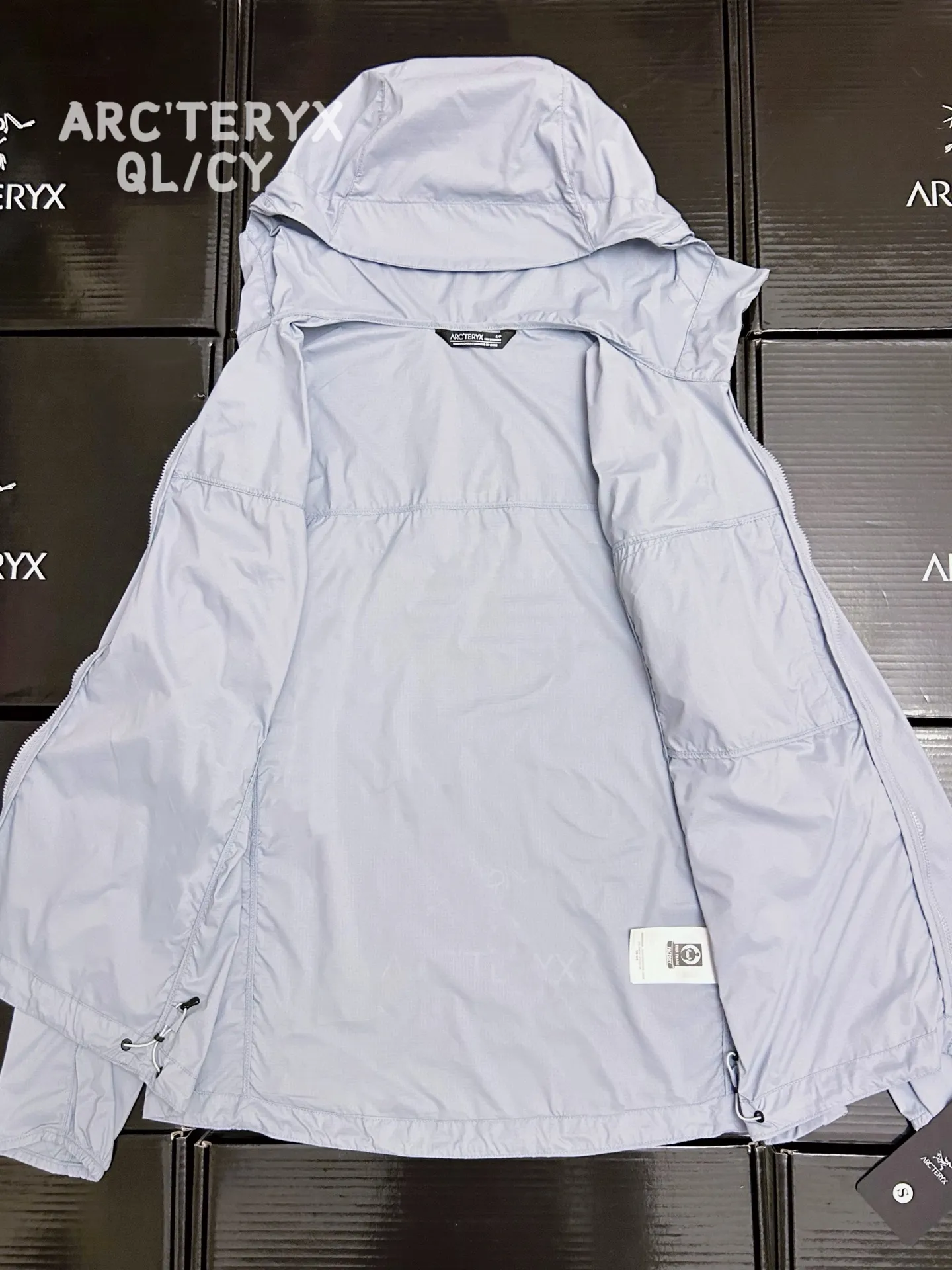 🦋 185 ARCTERYX SQUAMISH Same Style HOODY Breathable 26 Series Breathable ！ Same Style ！ New Arrival， ！Premium Quality ！ ， ， ， 99% Breathable 、 ， ！ 、 。 Windwall 、 、 、 、 … 、 、 、 … 、 ， 、 … 、 ！ 、 … ！ ： Black Navy Blue Size S 66 112 46.4 60 90-110 M 68 116 47.6 61.5 110-130 L 70 120 48.8 63 130-145 XL 72 124 50 64.5 145-160 XXL 74 128 52.4 67.5 170-190 XXXL 78 132 55 70 190
